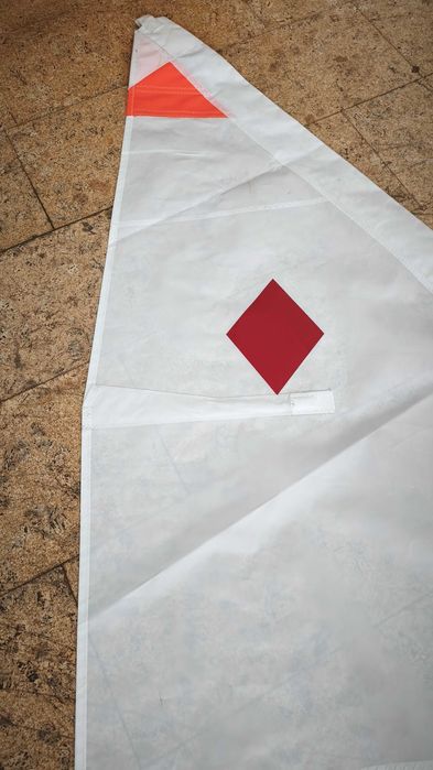 Vela ILCA4 (Laser4.7), com réguas, marca Hyde, em bom estado, com 2 campeonatos apenas