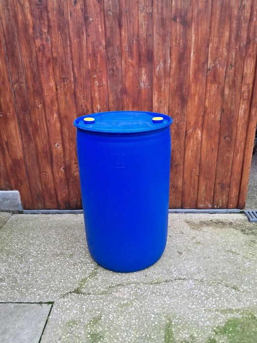 Barricas de plastico de 200 litros