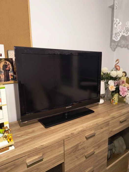 Sprzedam tv stan b dobry działa wszystko
