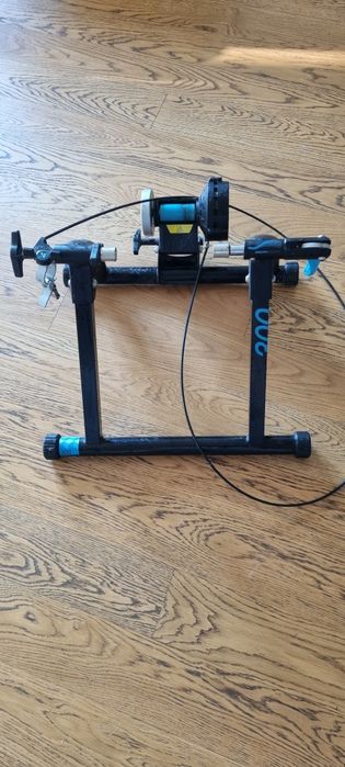 Trenażer rowerowy B'twin 300 + opona