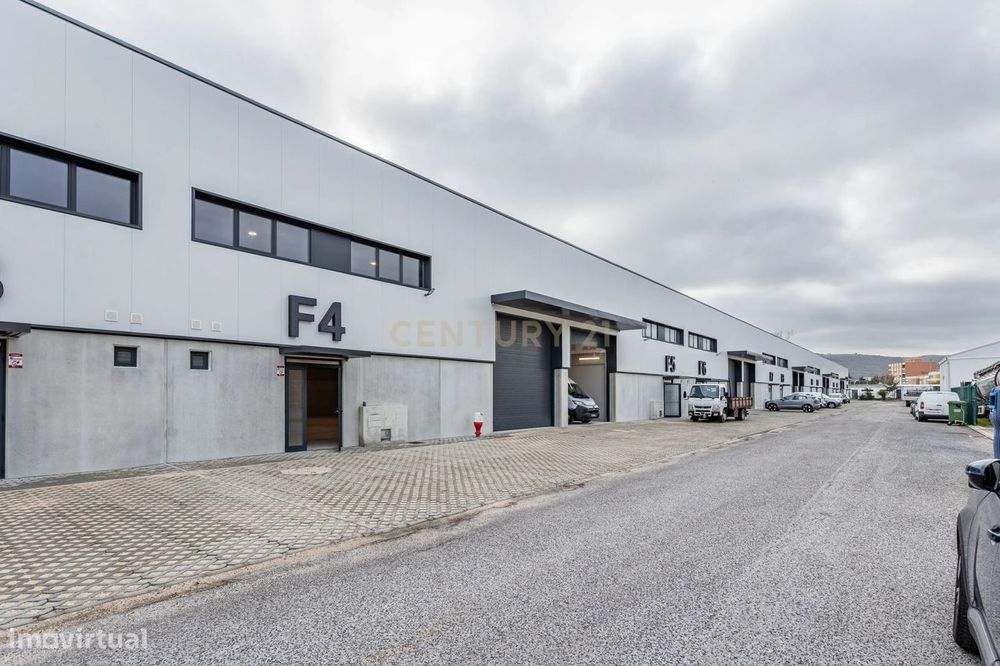 Armazém Premium em Condomínio Industrial - Arruda dos Vinhos