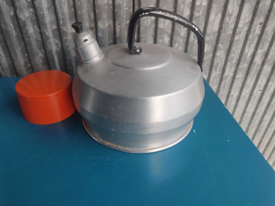 chaleira de metal