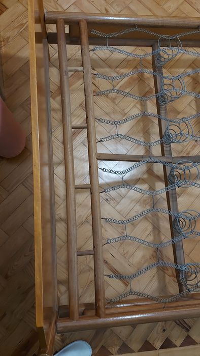 Cama de pinho maciço com colchão