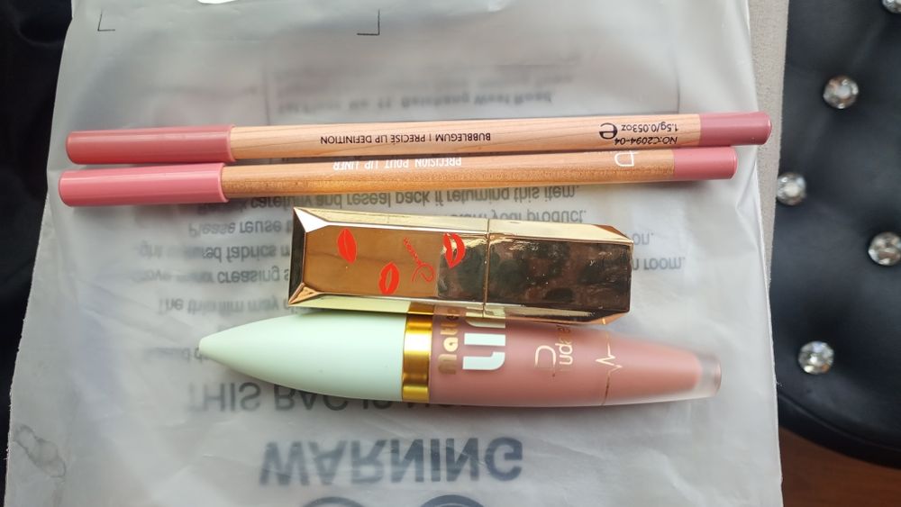 Zestaw kontórówka do ust błyszczyk mat polecam