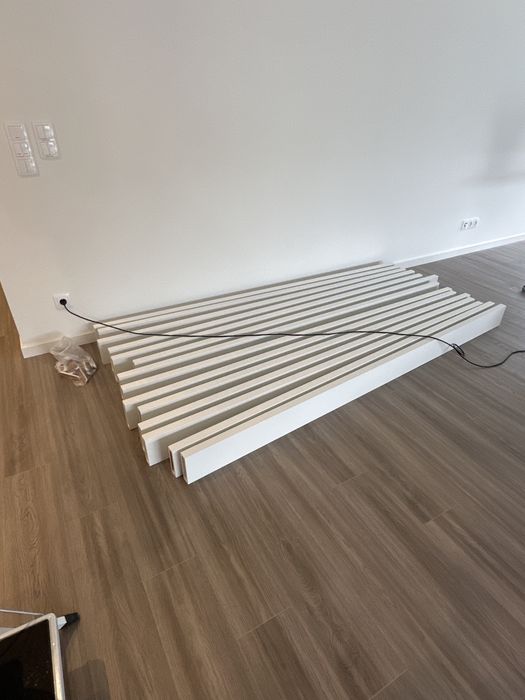 Ripado de madeira lacado a branco mate