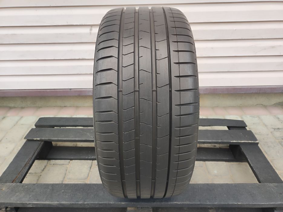 255.35.19 jedna opona Pirelli P Zero