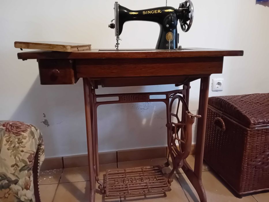 Máquina costura antiga Singer