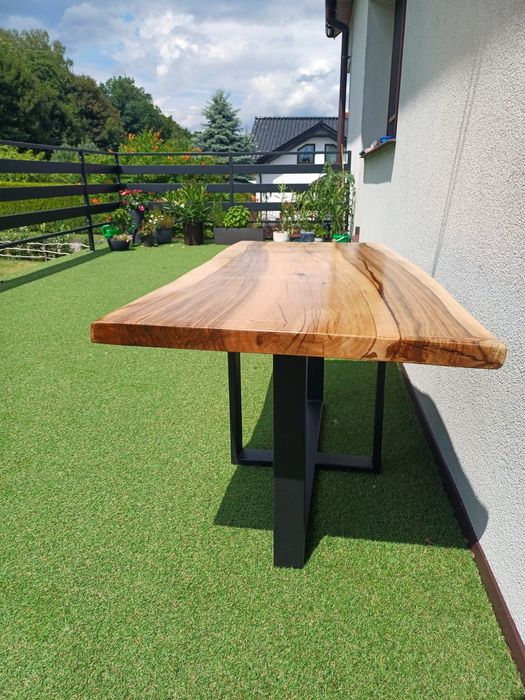 Stolik kawowy z orzecha