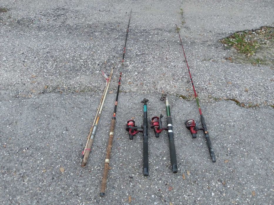 Selling 5 Fishing Rods and Some Accessories