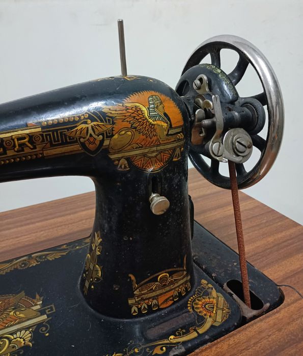 Antiga Máquina de costura marca SINGER a funcionar perfeitamente, 
Exe