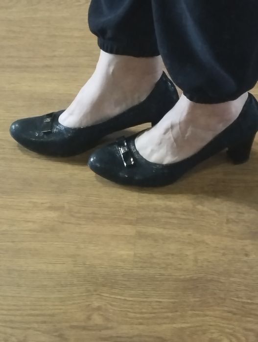 Buty na obcasie, błyszczące 41