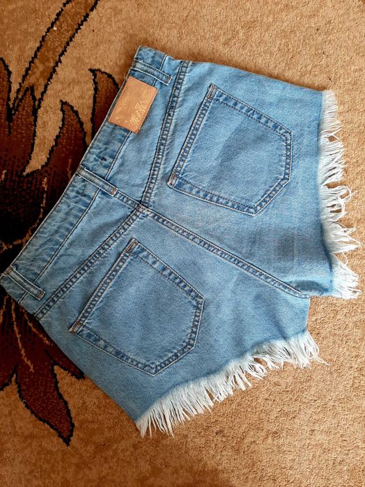 Круті джинсові шорти