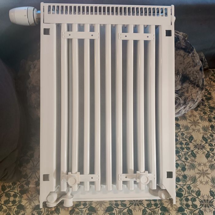 Grzejnik Purmo Ventil Compact CV11 60x40 – Podłączenie Dolne – Stan BDB+