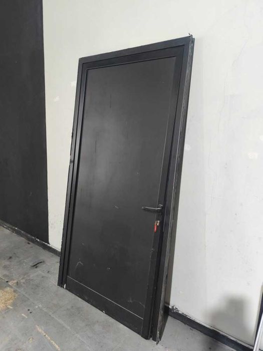 Porta de Serviço Alumínio Gardengate Lisa 96x205 Antracite (Esquerda)