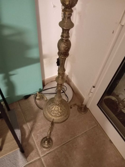 Candeeiro antigo pé