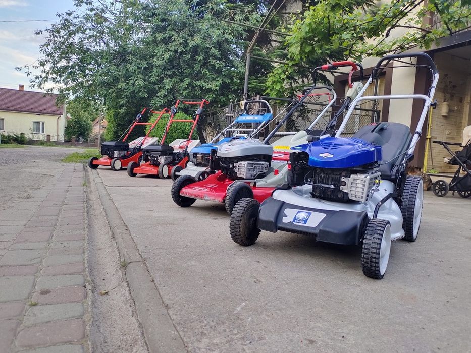 Потужні професійні газонокосарки Briggs Stratton Sabo honda Yamaha