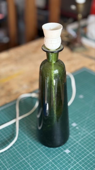 Candeeiro de Mesa Vintage em Garrafa de Vidro Verde