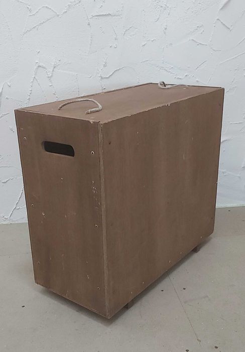 Skrzynia drewniana, pojemnik z przykrywką