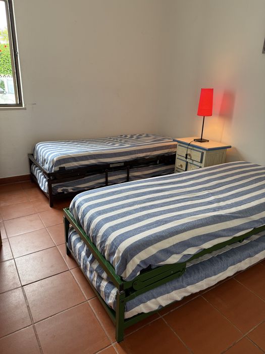 Dois beliches articulaveis