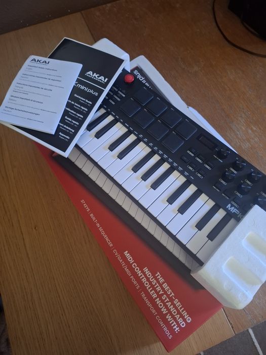 Teclado MIDI AKAI MPK Mini Plus