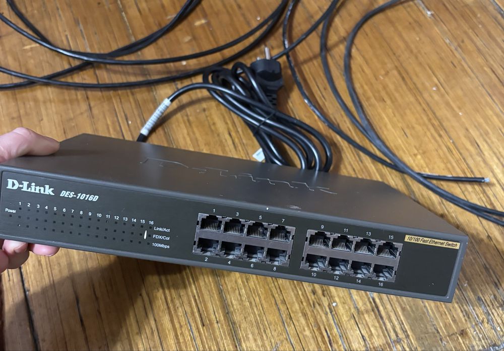 Комутатор D-Link DES-1016D (16 портів 10/100 Mbps)