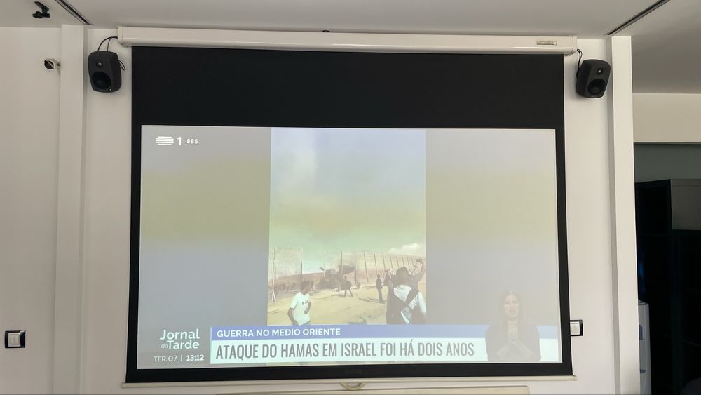 Kit cinema em casa , projector e tela