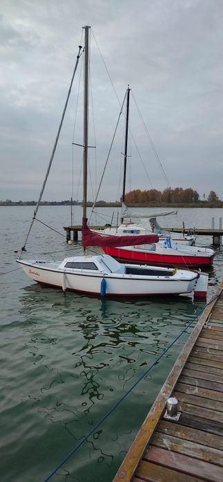 Łódka żaglowa, kabinowa, żaglówka