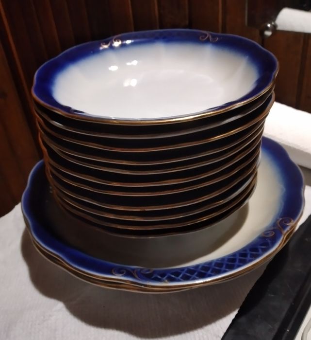 Продаю  набор тарелок