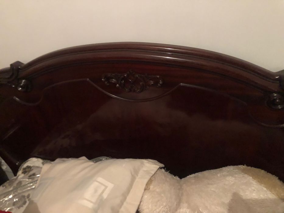 Mobília de quarto em cerejeira e em bom estado de uso
