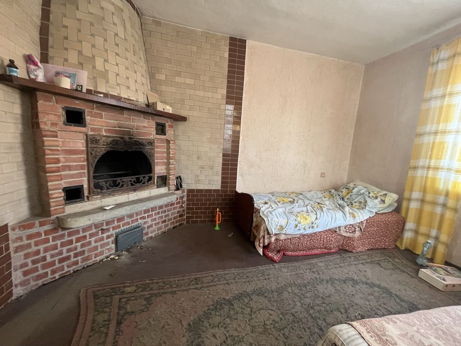 Дача з каміном біля Дніпра