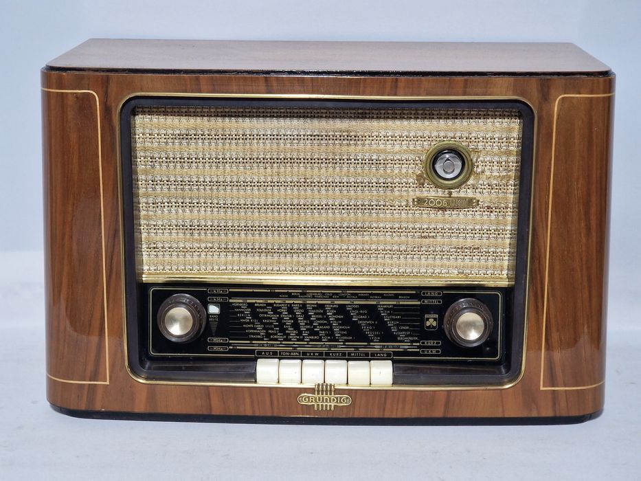 Rádio antigo reparado Grundig
