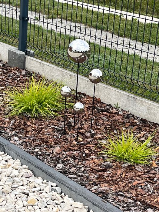 Nowe Kule ogrodowe srebrne na piku