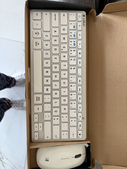 Teclado e rato sem fios