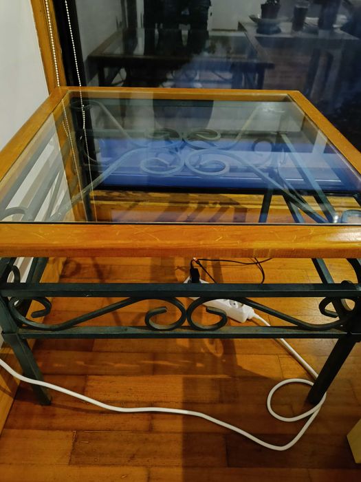Side table in excellent condition