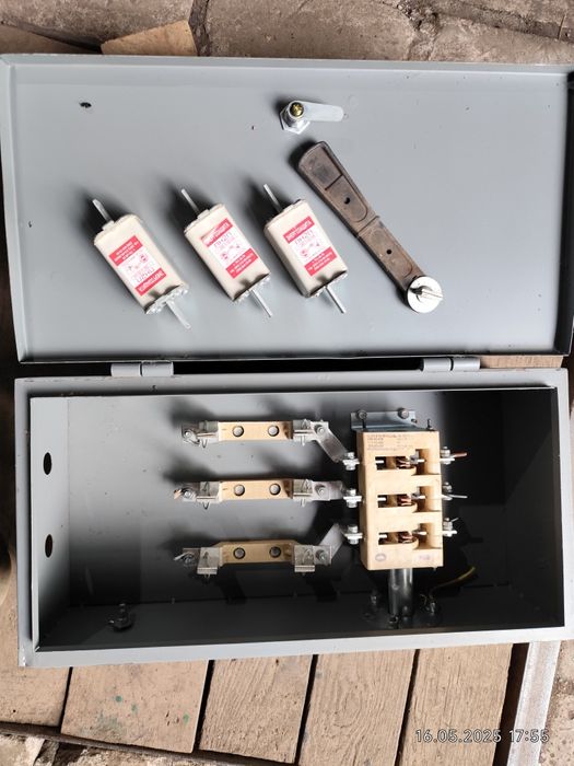 Силовой ящик-рубильник 100А