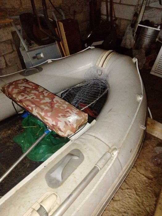 Лодка резинова,кільова