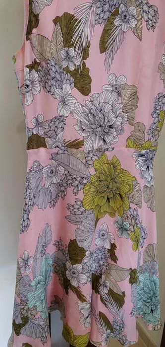 Piękna jedwabna sukienka Simple.