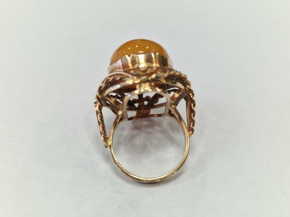 Złoty pierścionek damski/ 585/ 10.78 gram/ R15/ Polska 63-86/ Bursztyn