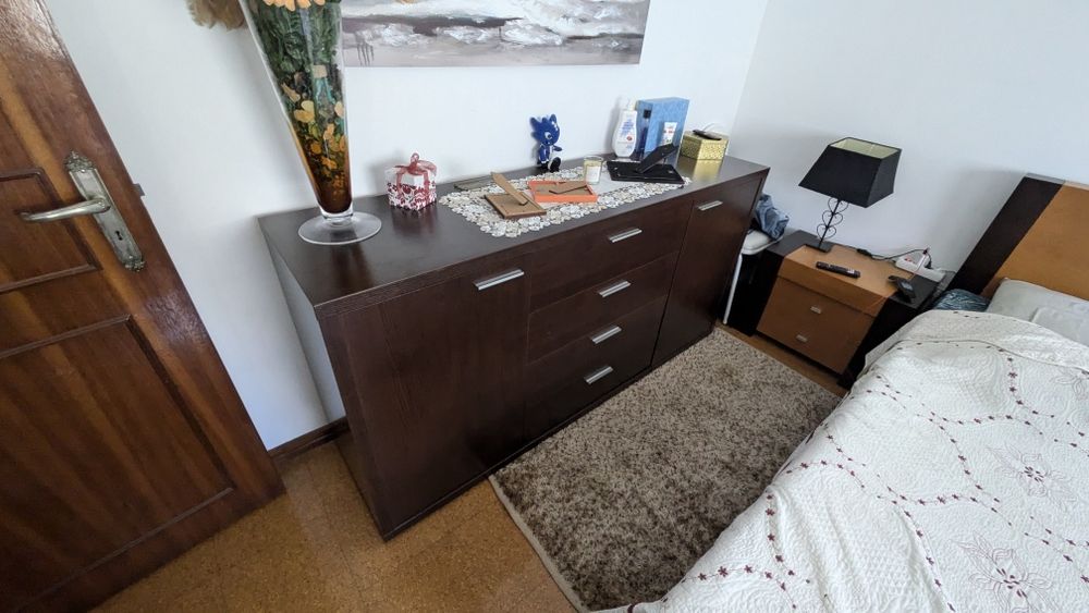 Vendo aparador em Madeira