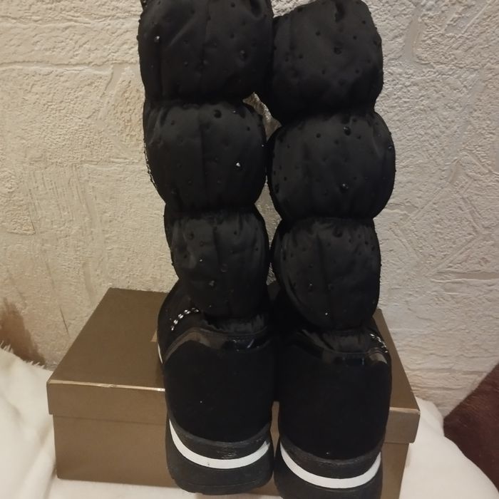 Чобітки жіночі теплі.