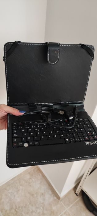 Capa com teclado para tablet