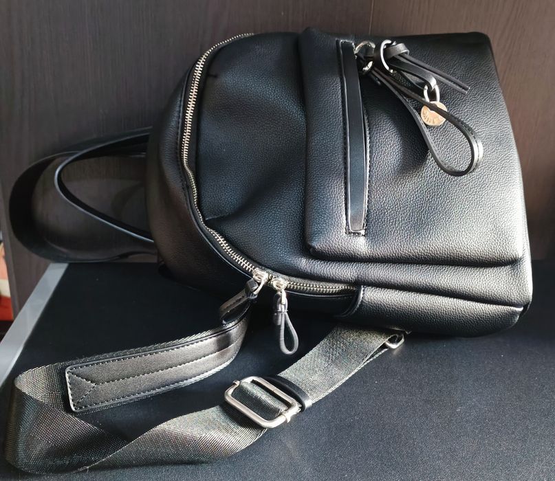 Mochila preta da Parfois