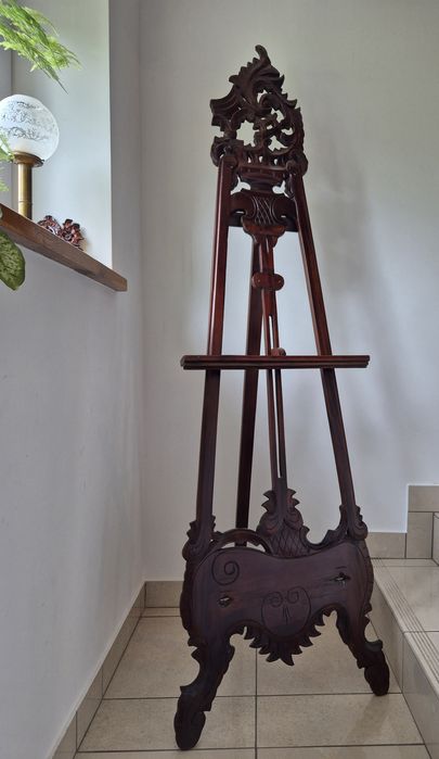Sztaluga z rzeźbieniami