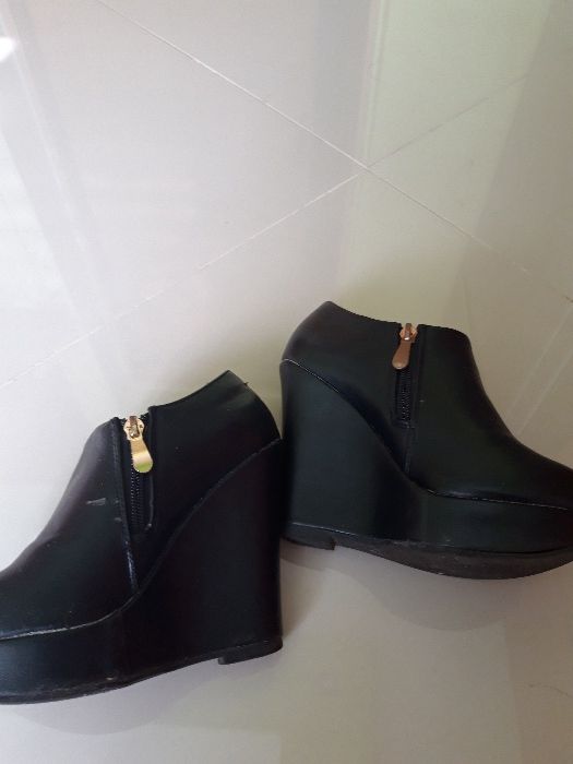 Buty na koturnie