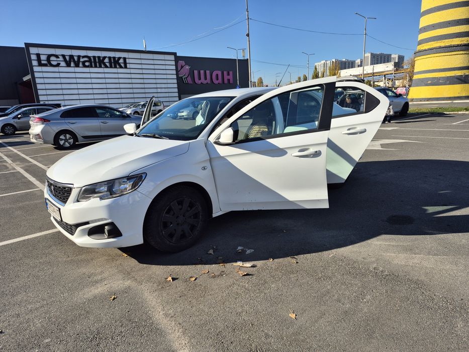 Продам Пежо 2017 год 3700$