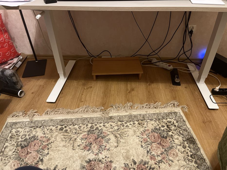 Podnoszone biurko z nadstawka