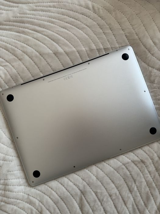 Продам macbook Air m1