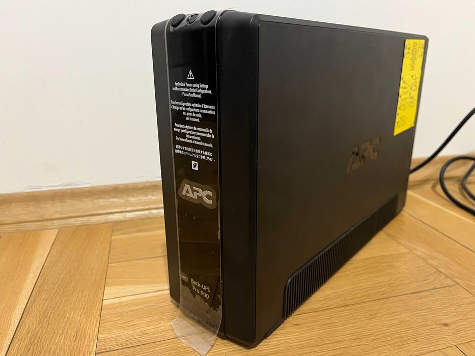 Блок безперебійного живлення (UPS) APC Back-UPS Pro 900VA (BR900G-RS)