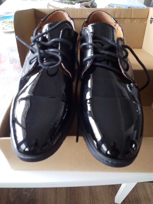 Buty komunijne półbuty lakierowane skórzane wkładki