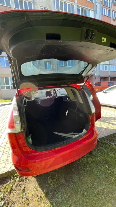 продаж  Mazda 5 2008 року